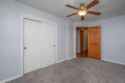 4423 S 61st St, Greenfield, WI 53220 - Photo 15