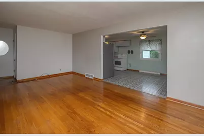 4423 S 61st St, Greenfield, WI 53220 - Photo 5