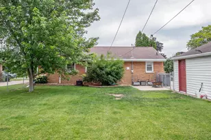 4423 S 61st St, Greenfield, WI 53220 - Photo 23