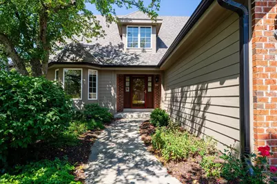 645  Willowick Ct #A, Brookfield, WI 53045 - Photo 3