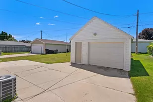 1709 Grand Ave, Manitowoc, WI 54220 - Photo 19