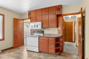 1709 Grand Ave, Manitowoc, WI 54220 - Photo 7