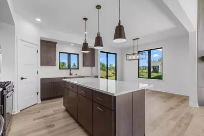 W251N2385  Valleyview Cir, Pewaukee, WI 53072 - Photo 7