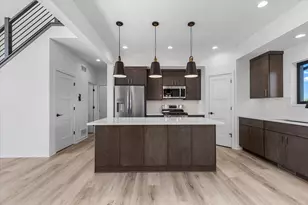 W251N2385 Valleyview Cir, Pewaukee, WI 53072 - Photo 3
