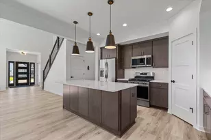 W251N2385 Valleyview Cir, Pewaukee, WI 53072 - Photo 5
