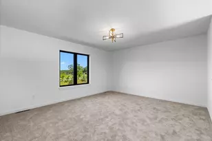 W251N2385 Valleyview Cir, Pewaukee, WI 53072 - Photo 21