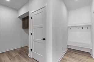 W251N2385 Valleyview Cir, Pewaukee, WI 53072 - Photo 25