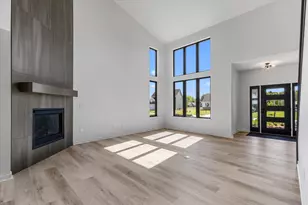 W251N2385 Valleyview Cir, Pewaukee, WI 53072 - Photo 9