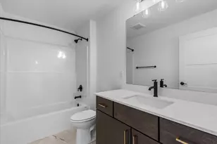 W251N2385 Valleyview Cir, Pewaukee, WI 53072 - Photo 25