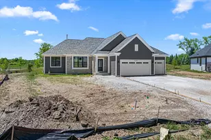 W251N2437 Valleyview Cir, Pewaukee, WI 53072 - Photo 1