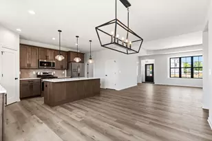 W251N2437 Valleyview Cir, Pewaukee, WI 53072 - Photo 7