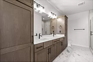 W251N2437 Valleyview Cir, Pewaukee, WI 53072 - Photo 13