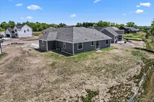 W251N2437 Valleyview Cir, Pewaukee, WI 53072 - Photo 23