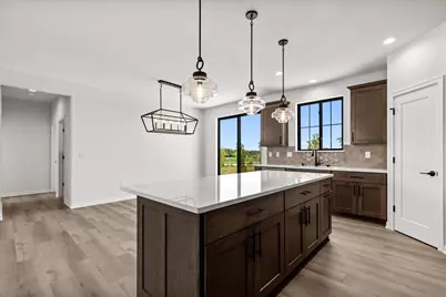 W251N2437  Valleyview Cir, Pewaukee, WI 53072 - Photo 3