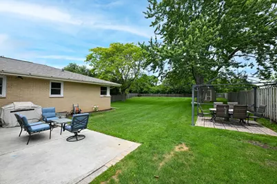 300 E Parkway Estates Dr, Oak Creek, WI 53154 - Photo 37