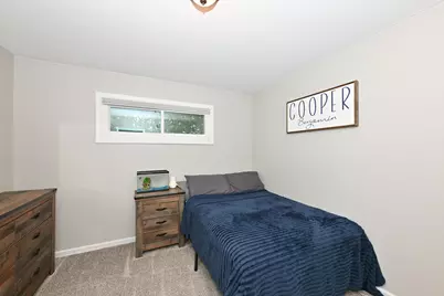 300 E Parkway Estates Dr, Oak Creek, WI 53154 - Photo 19