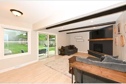 300 E Parkway Estates Dr, Oak Creek, WI 53154 - Photo 13