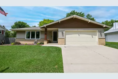 300 E Parkway Estates Dr, Oak Creek, WI 53154 - Photo 1