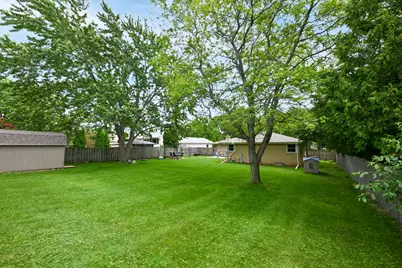 300 E Parkway Estates Dr, Oak Creek, WI 53154 - Photo 41