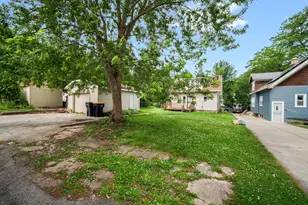 2154 S 86th St, West Allis, WI 53227 - Photo 9