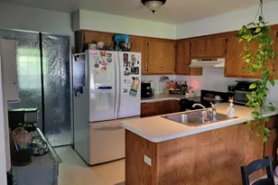 405 Foxmead Dr, Racine, WI 53185 - Photo 9