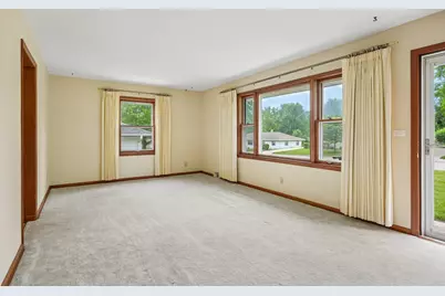 N92W16938  Roger Ave, Menomonee Falls, WI 53051 - Photo 3