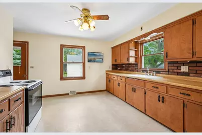 N92W16938  Roger Ave, Menomonee Falls, WI 53051 - Photo 7