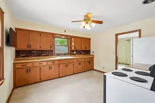 N92W16938 Roger Ave, Menomonee Falls, WI 53051 - Photo 9