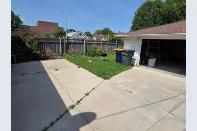 2306 S 85th St, West Allis, WI 53227 - Photo 5