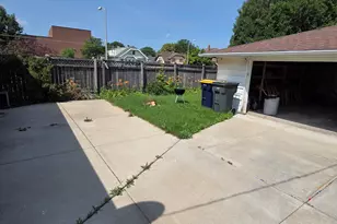 2306 S 85th St, West Allis, WI 53227 - Photo 5