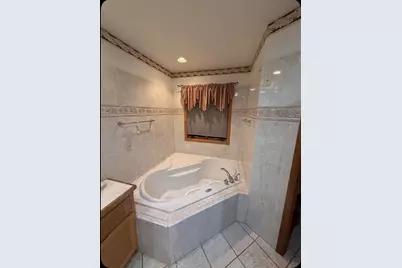 11028 W Daphne St, Milwaukee, WI 53224 - Photo 13