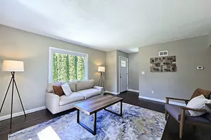 3215 W Oriole Dr, Milwaukee, WI 53209 - Photo 15