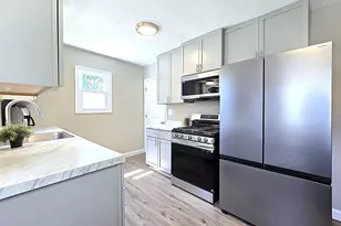 3215 W Oriole Dr, Milwaukee, WI 53209 - Photo 9
