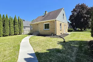 3215 W Oriole Dr, Milwaukee, WI 53209 - Photo 1