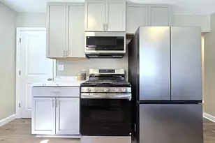 3215 W Oriole Dr, Milwaukee, WI 53209 - Photo 5