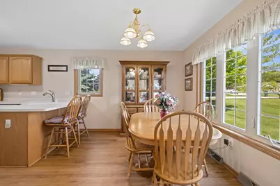 5004  Kingdom Ct, Racine, WI 53402 - Photo 7