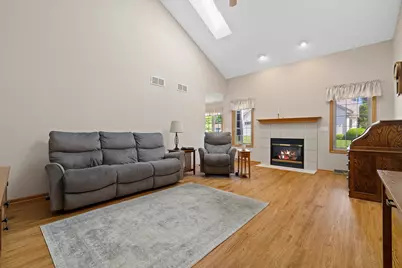 5004  Kingdom Ct, Racine, WI 53402 - Photo 3