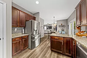 W206N16377 Marshland Dr, Jackson, WI 53037 - Photo 17