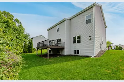 W206N16377  Marshland Dr, Jackson, WI 53037 - Photo 33