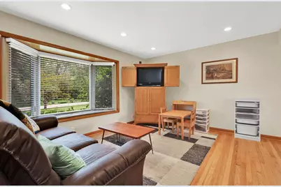 2614 W Chestnut Rd, Mequon, WI 53092 - Photo 7