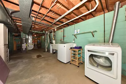 W156N8028  Pilgrim Rd, Menomonee Falls, WI 53051 - Photo 21