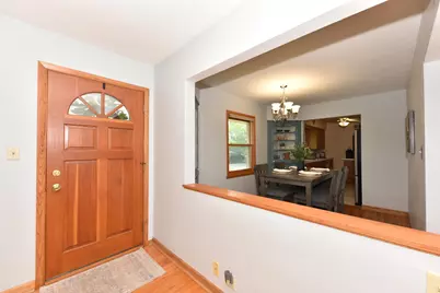 W156N8028  Pilgrim Rd, Menomonee Falls, WI 53051 - Photo 7