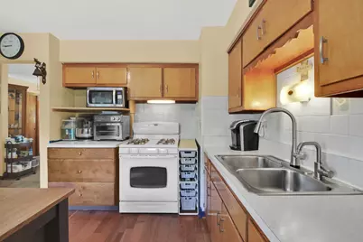 8149 W Kathryn Ave, Milwaukee, WI 53218 - Photo 9