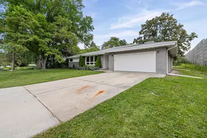 567 W Fransee Ln, Glendale, WI 53217 - Photo 21