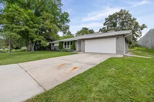 567 W Fransee Ln, Glendale, WI 53217 - Photo 21