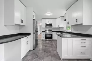 567 W Fransee Ln, Glendale, WI 53217 - Photo 7
