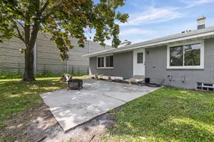 567 W Fransee Ln, Glendale, WI 53217 - Photo 23