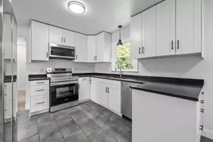 567 W Fransee Ln, Glendale, WI 53217 - Photo 5