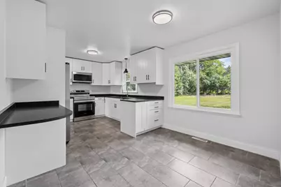 567 W Fransee Ln, Glendale, WI 53217 - Photo 9