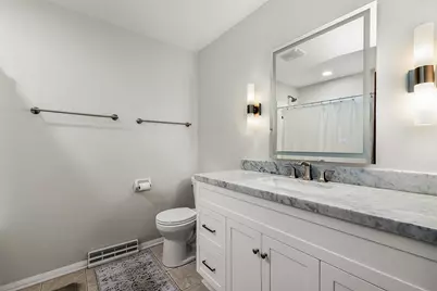 7364 N Braeburn Ln, Glendale, WI 53209 - Photo 9